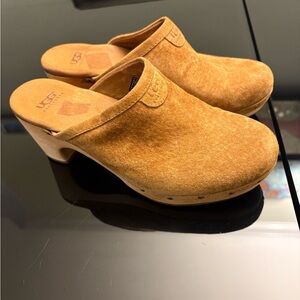 UGG Australia Abbie shearling leather sure Mike’s clogs sz 7